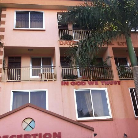 Lira Daysinn Hotel מראה חיצוני תמונה