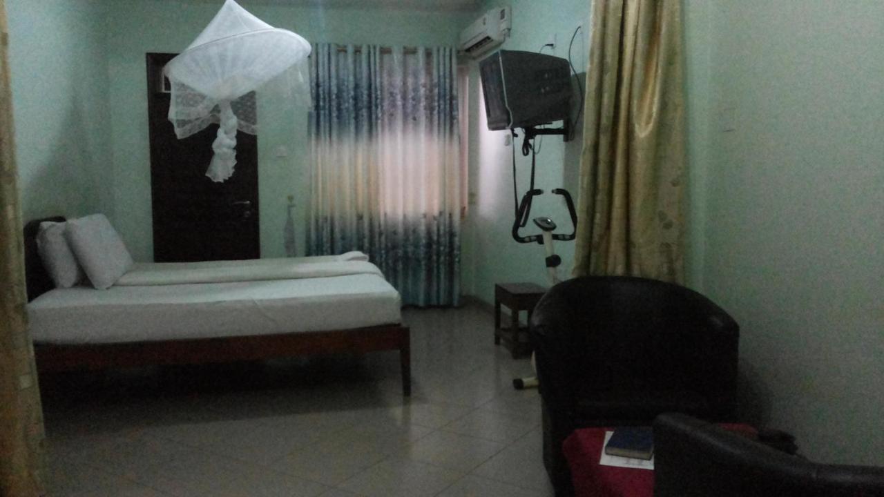 Lira Daysinn Hotel מראה חיצוני תמונה