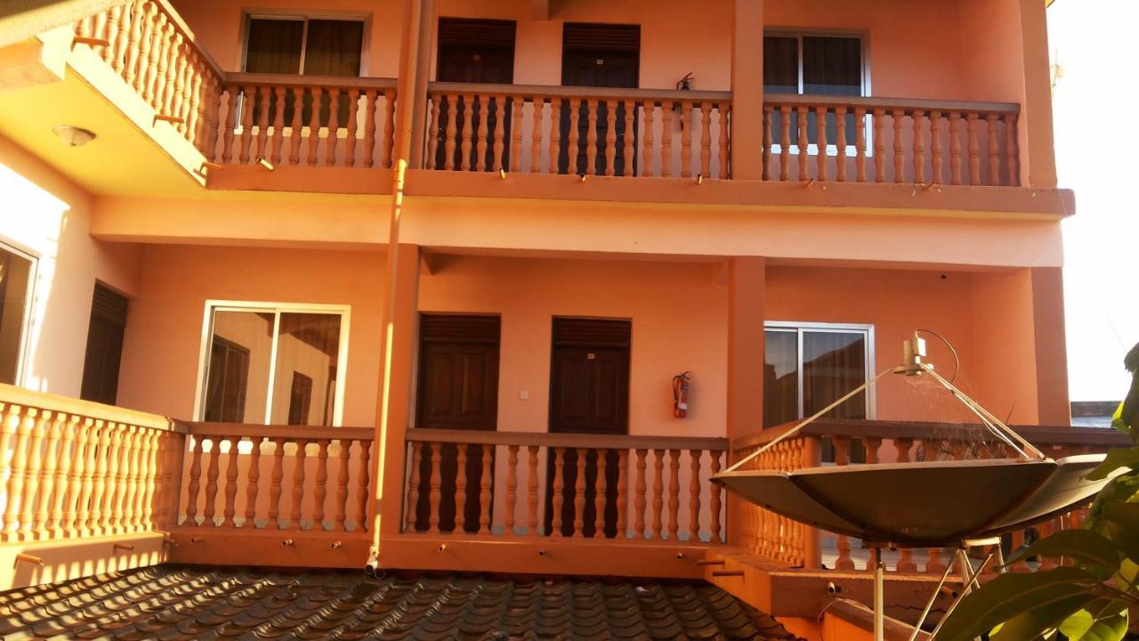 Lira Daysinn Hotel מראה חיצוני תמונה