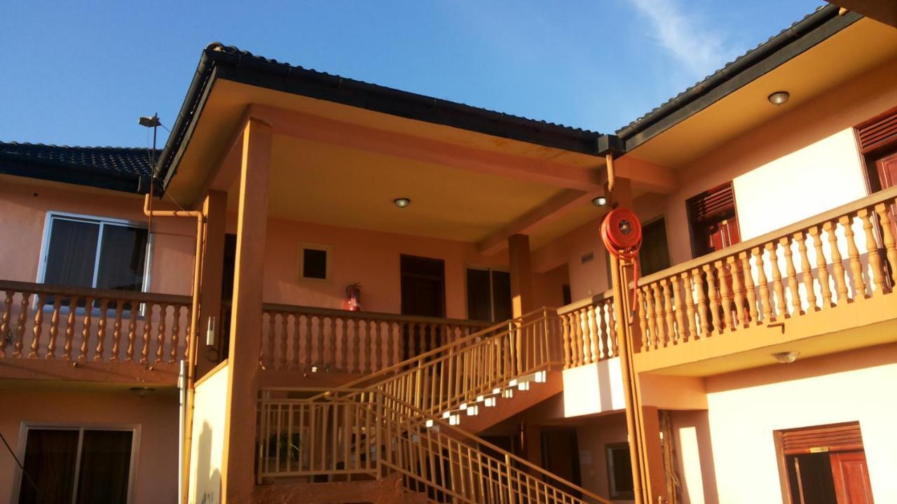 Lira Daysinn Hotel מראה חיצוני תמונה